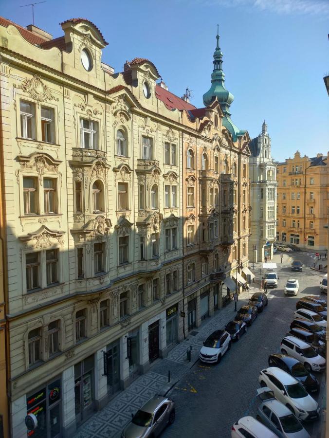 Antique Glam In Old Town Prag